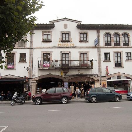 Pensión Plaza del Ayuntamiento Onís Exterior foto