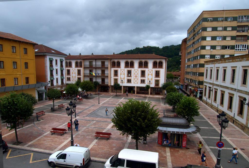 Pensión Plaza del Ayuntamiento Onís Exterior foto