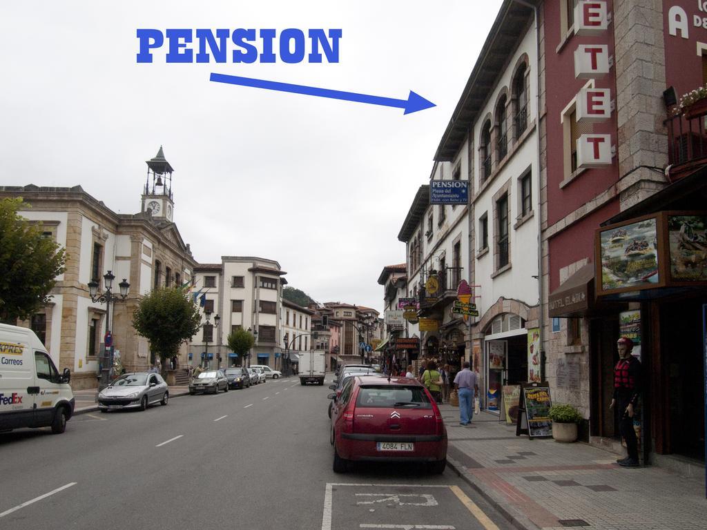 Pensión Plaza del Ayuntamiento Onís Exterior foto