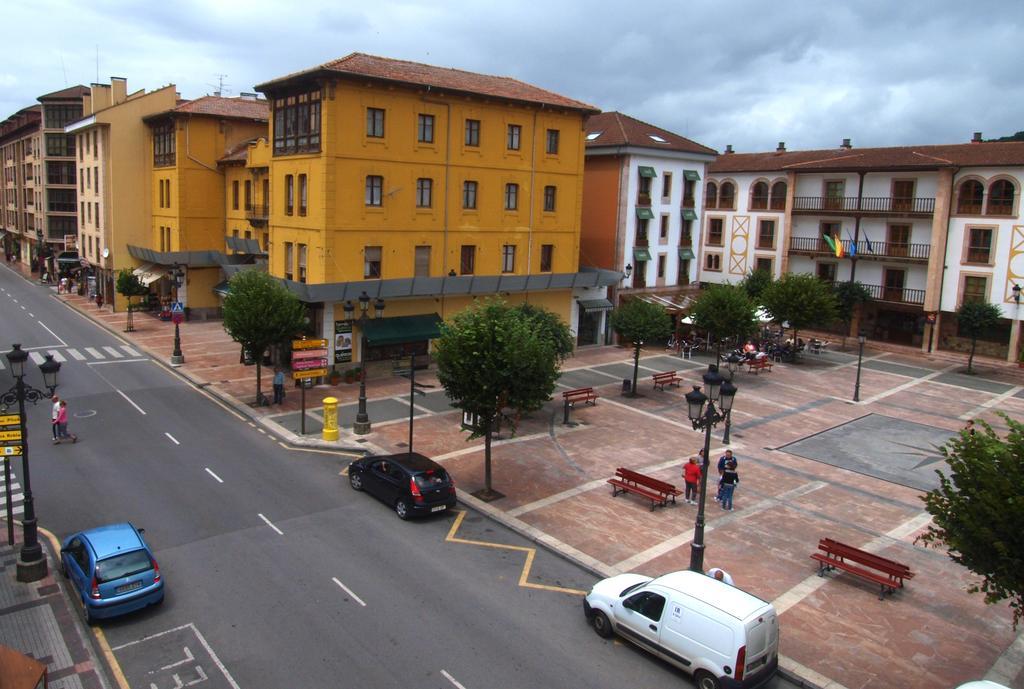 Pensión Plaza del Ayuntamiento Onís Exterior foto