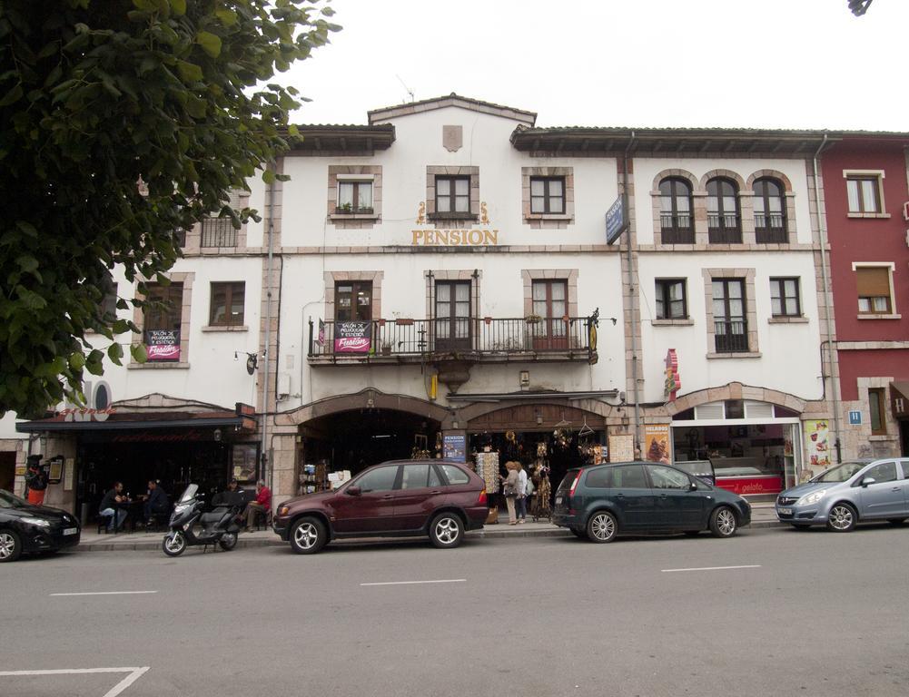 Pensión Plaza del Ayuntamiento Onís Exterior foto